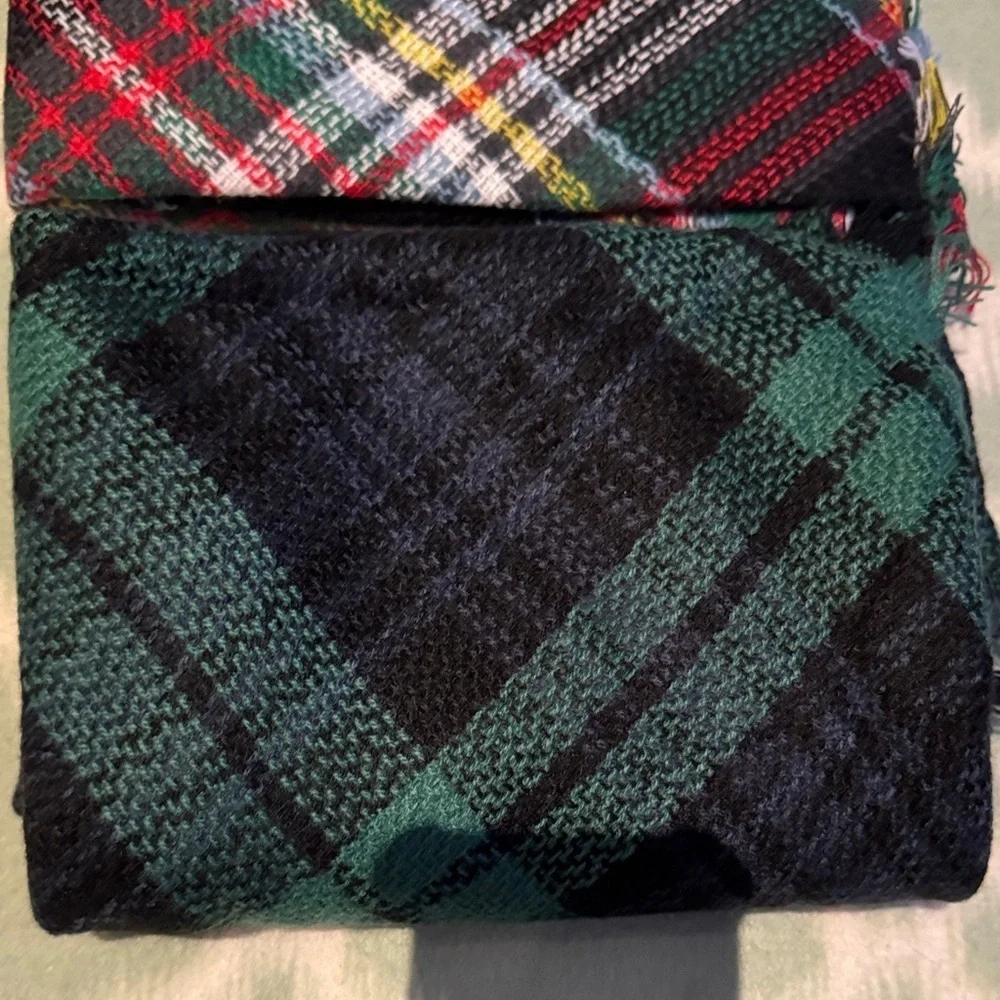 NWT 2 Plaid Scarves Set red green and green black